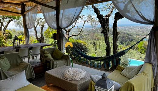 Rustico con piscina e spettacolare vista mare